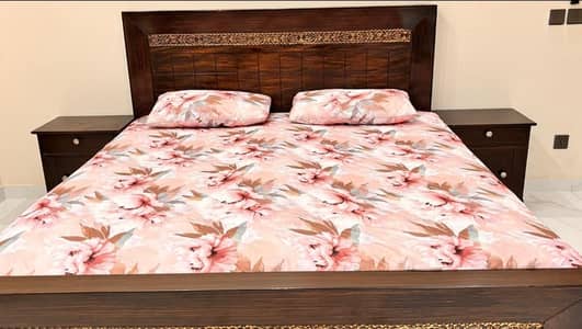 King size bed with 2 side table