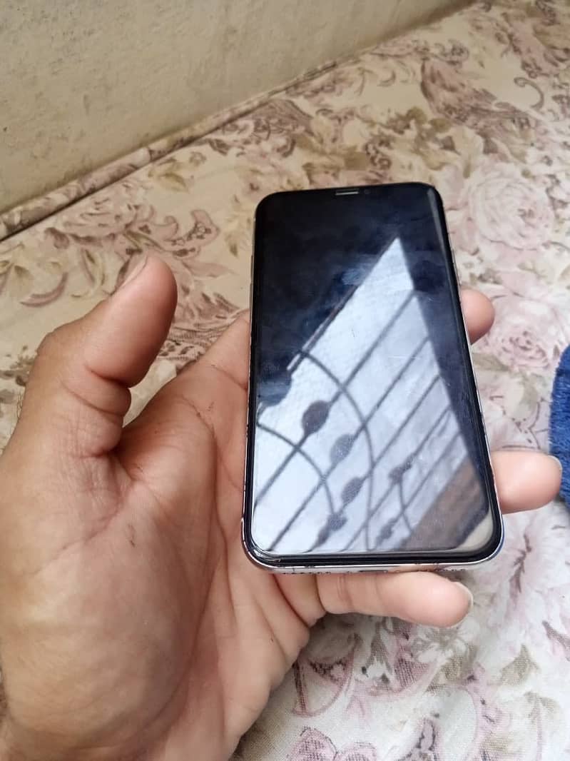 Apple iPhone X 4