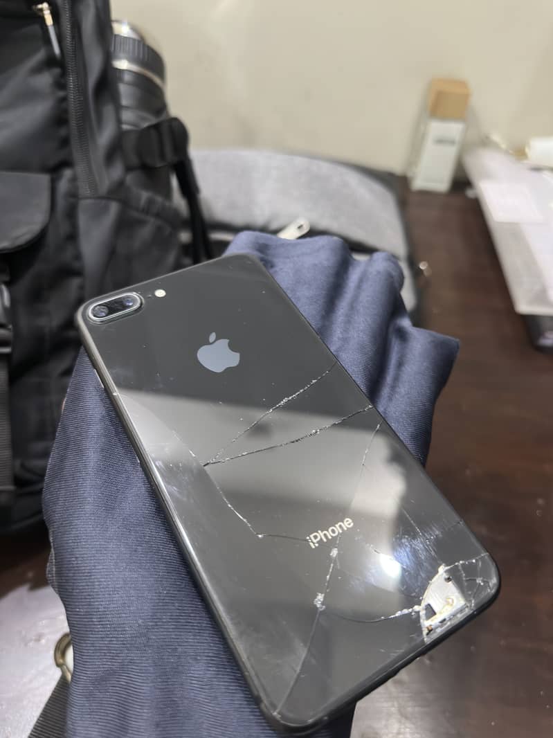 Apple iPhone 8 Plus 0