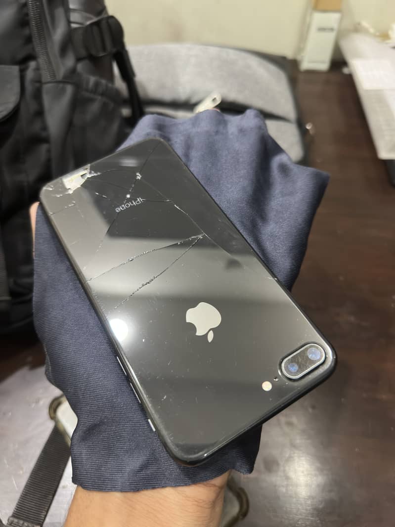 Apple iPhone 8 Plus 1