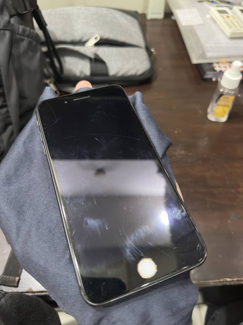 Apple iPhone 8 Plus 2
