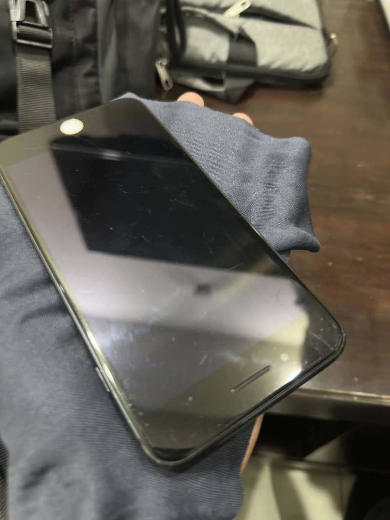 Apple iPhone 8 Plus 3