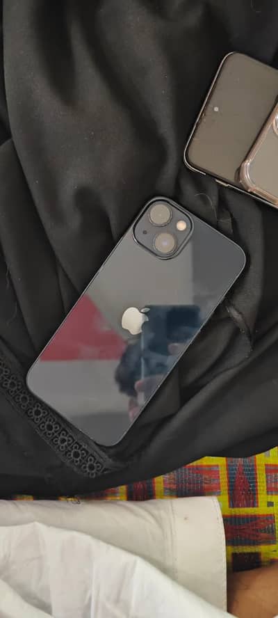 Apple iPhone 13