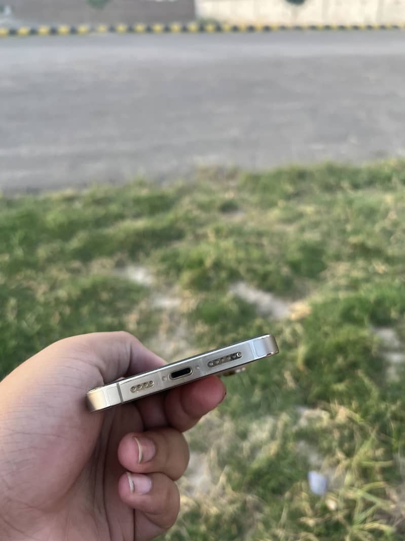Iphone 14 pro max 2
