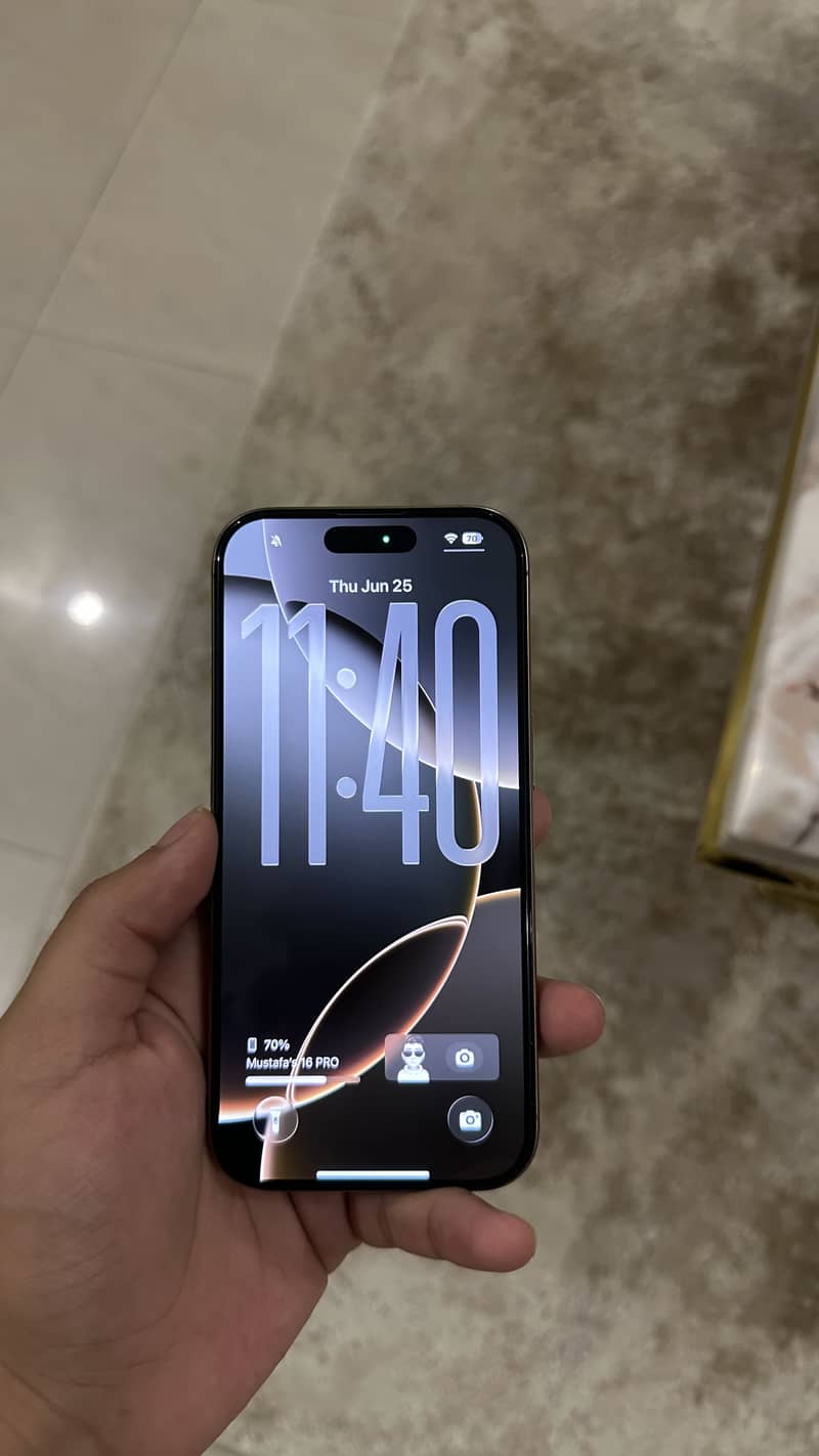 Apple iPhone 16 Pro 1