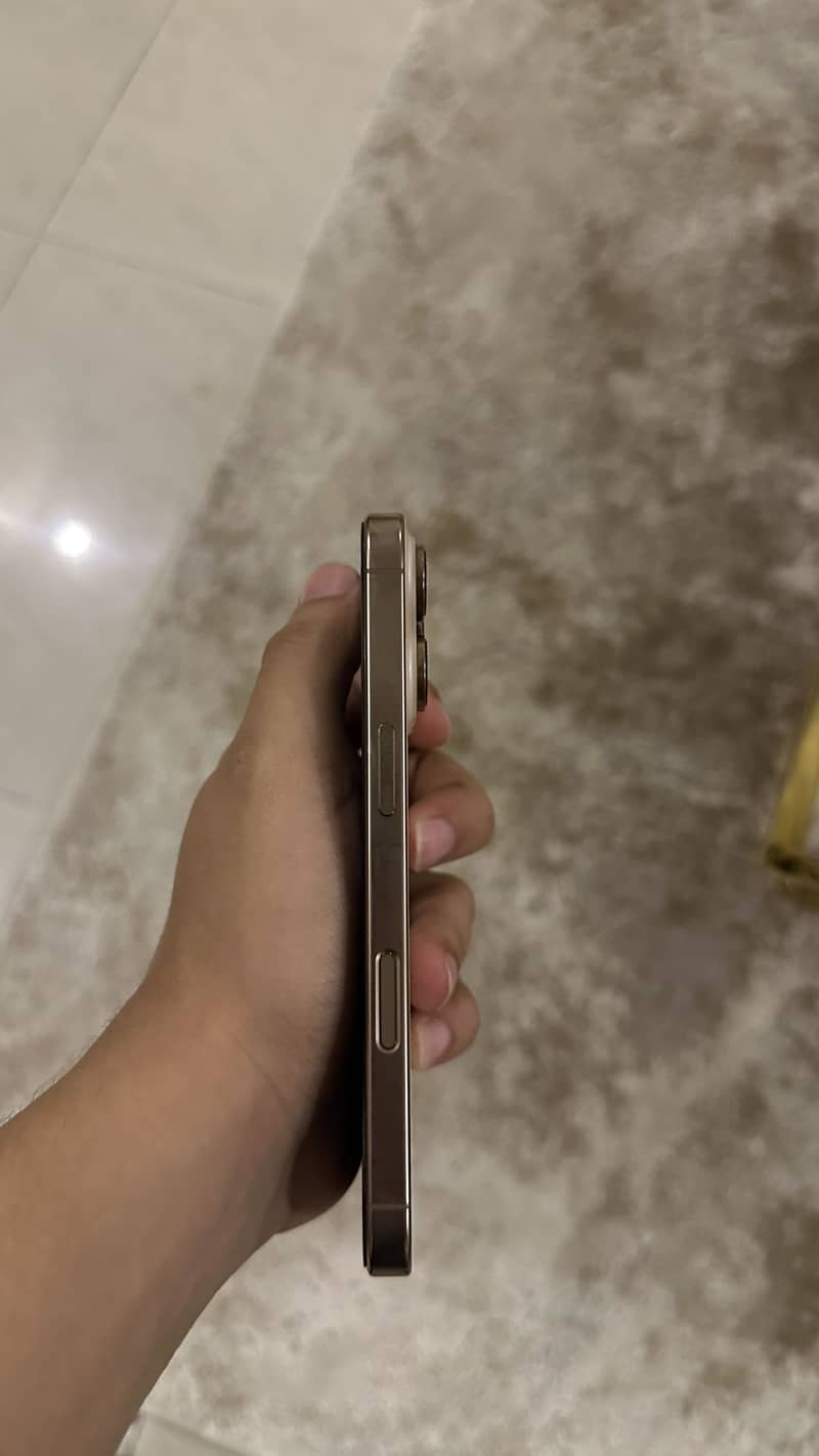 Apple iPhone 16 Pro 3