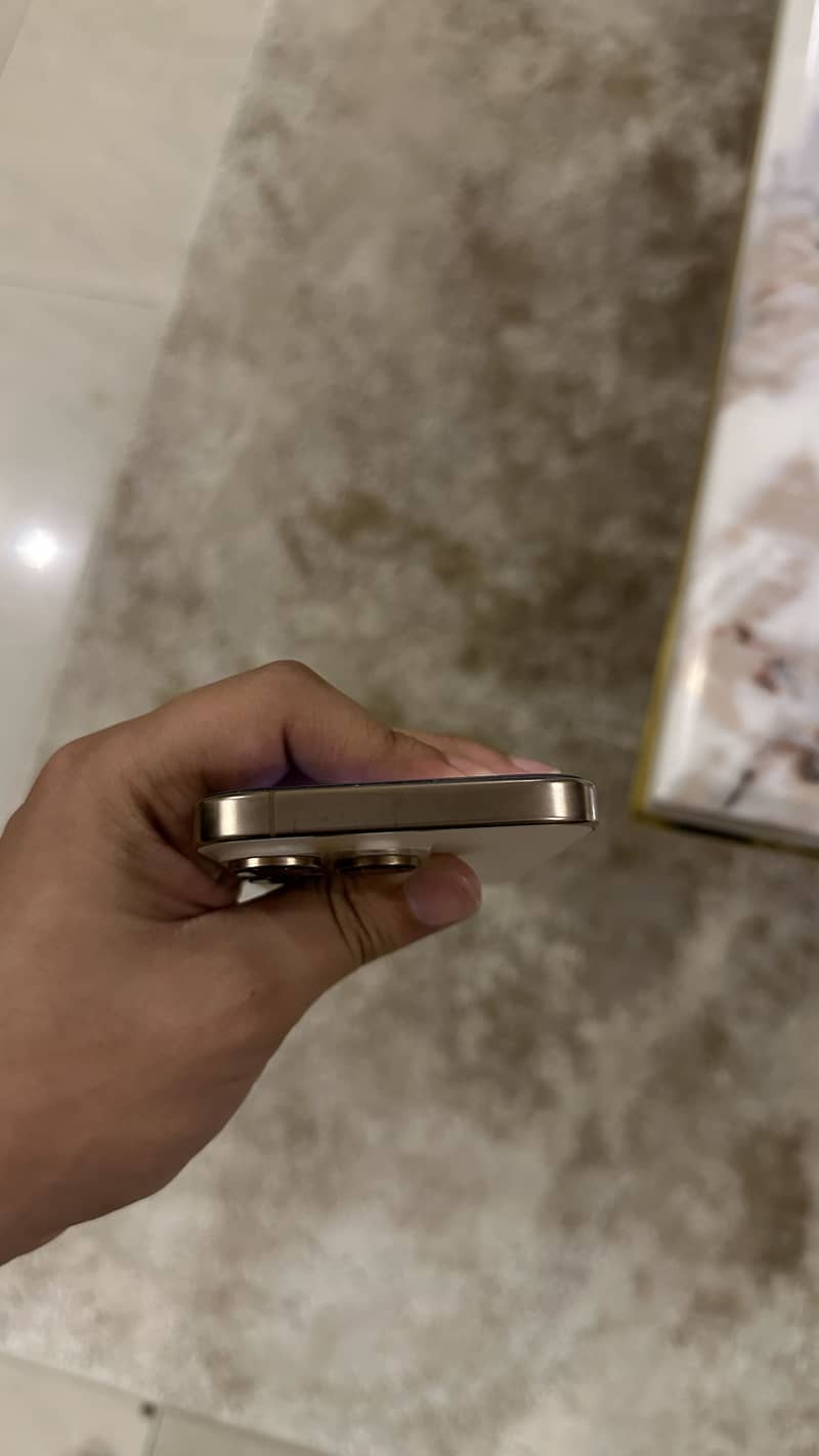 Apple iPhone 16 Pro 4