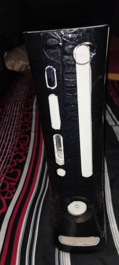 Xbox 360 used in good condition with 20+ games including GTA 5