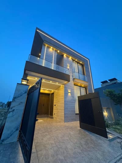 ELEGANT DESIGN BRAND NEW HOUSE 5 MARLA AVAILABLE FOR SALE NEAR BAHRIA SCHOOL