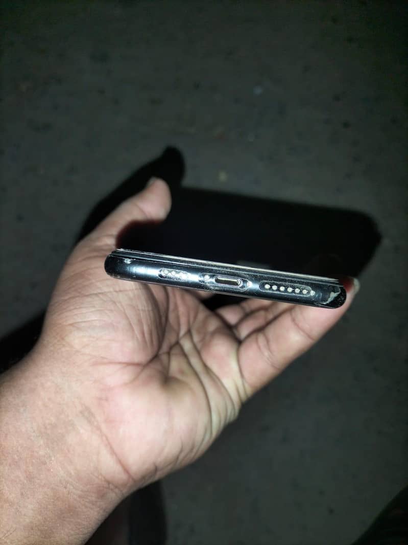Apple iPhone 11 Pro Max 9