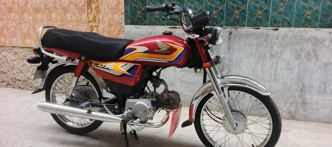 HONDA CD 70  2025