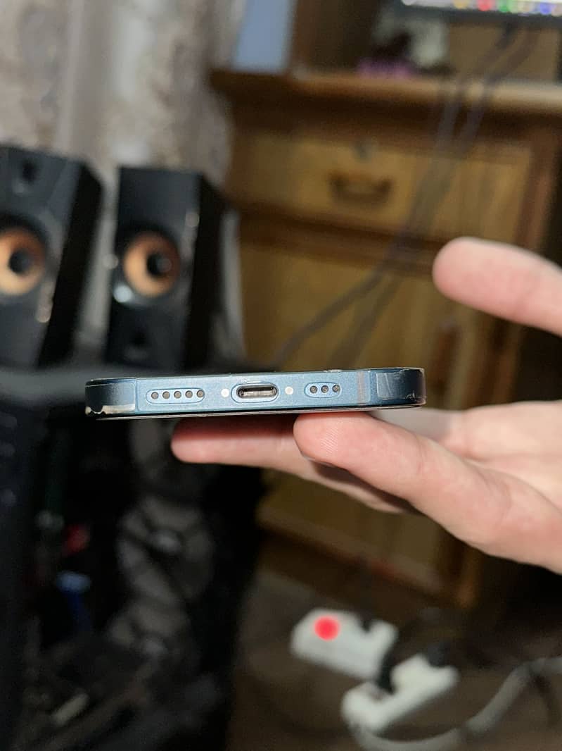Apple iPhone 13 2