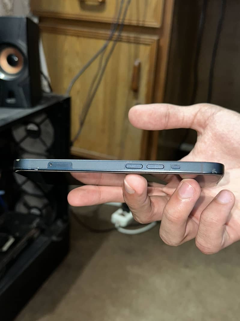 Apple iPhone 13 5