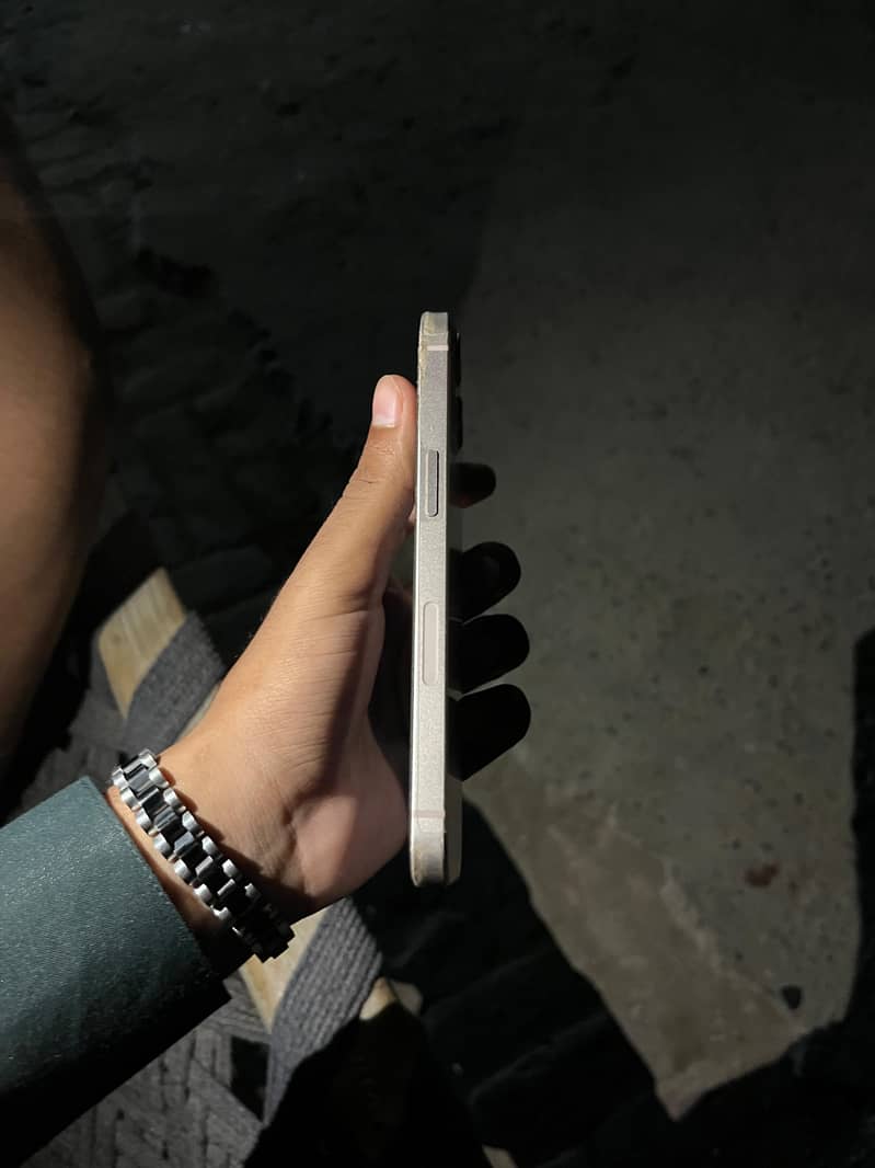 Apple iPhone 13 1