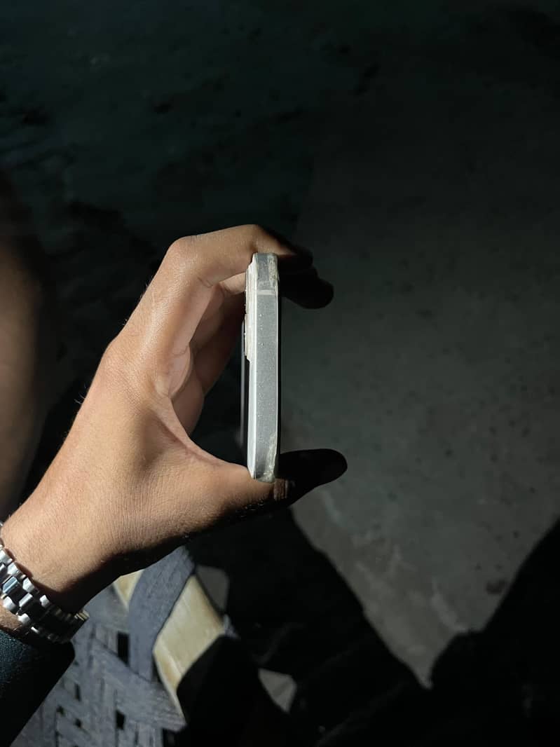 Apple iPhone 13 4