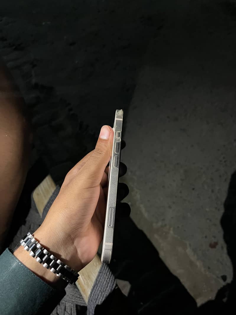 Apple iPhone 13 5