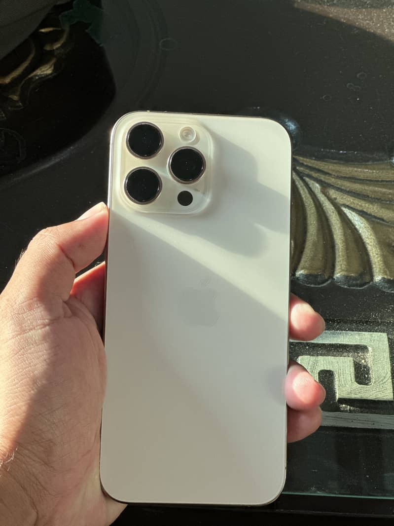 Apple iPhone 16 Pro Max 3