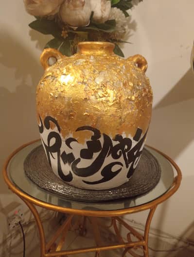 Hand-Painted Arabic Calligraphy Decorative Vase – Gold & White