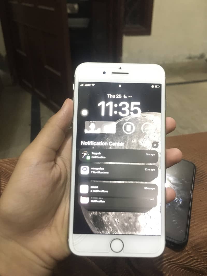 Apple iPhone 8 Plus 1