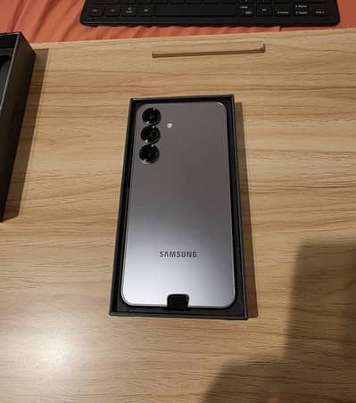 Samsung S25 with box brand new condition non pta fix price