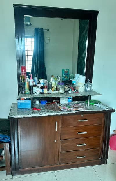 DRESSING TABLE AND ALMARI FOR SALE