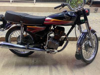 Honda 125, model 2011, Hyderabad number.