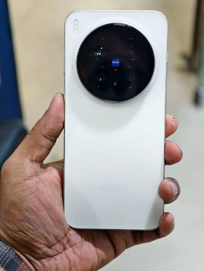 vivo x300 pro brand new sim 1 active sim 2 non active white color . .