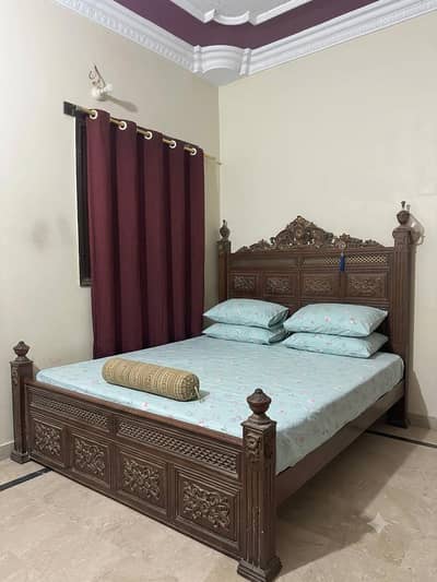 Sheesham Queen Size Carved Bed – Excellent Condition