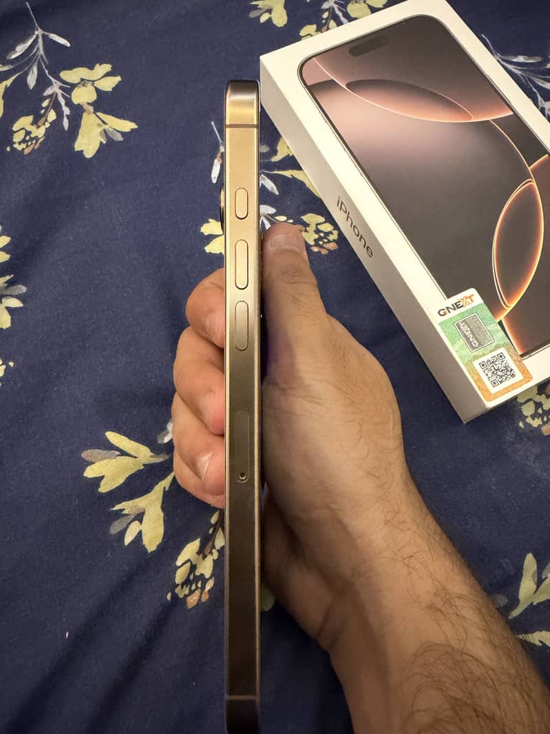 Apple iPhone 16 Pro Max 2