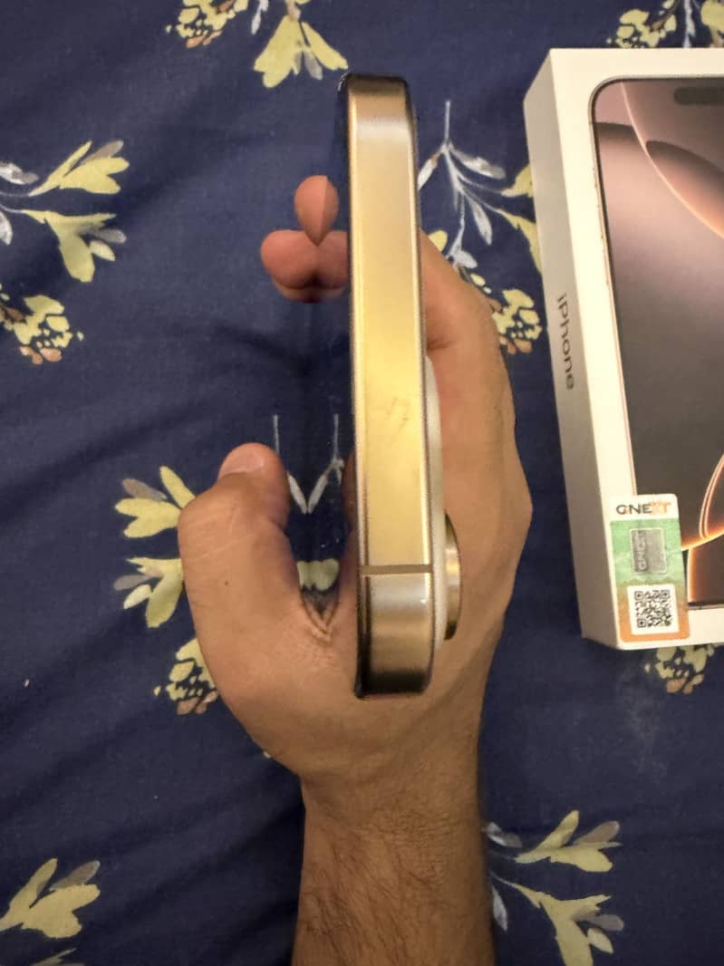 Apple iPhone 16 Pro Max 3