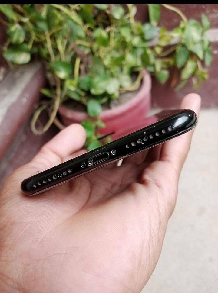 Apple iPhone 7 Plus 0