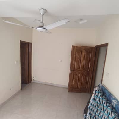 1BED unfurnished apartment available monthly for rent in ISLAMABAD E11 2