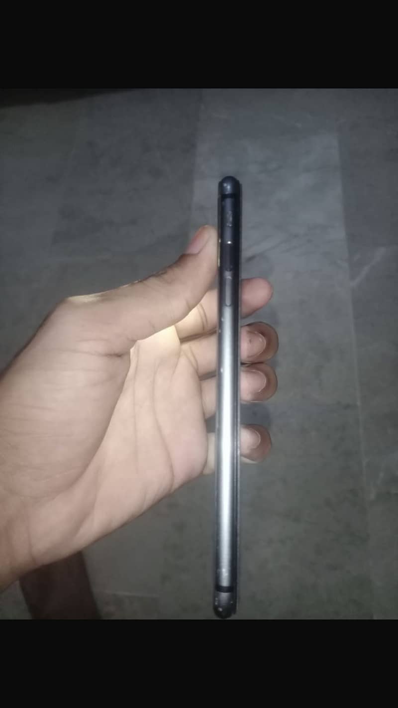 Apple iPhone 8 Plus 1