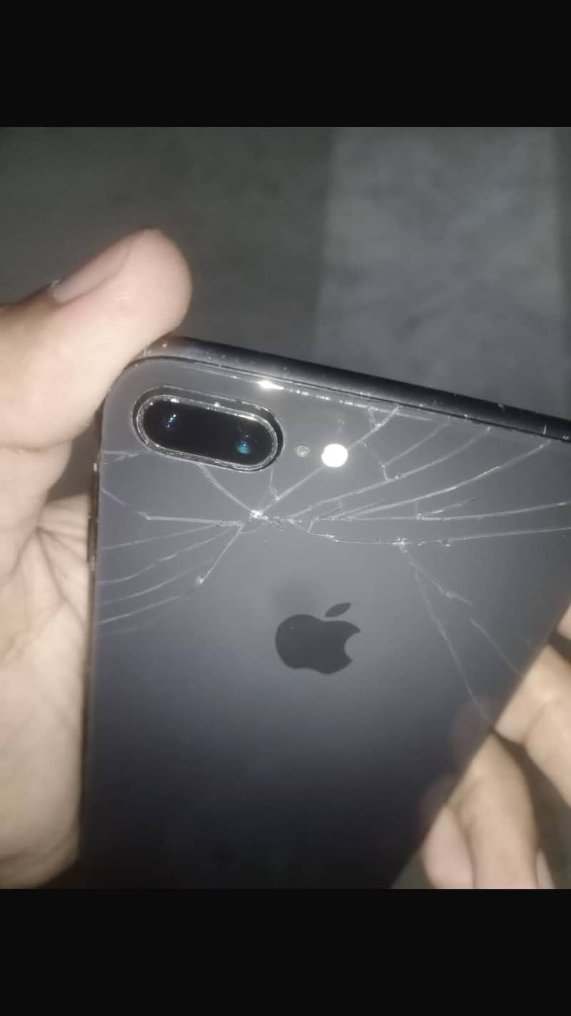 Apple iPhone 8 Plus 4