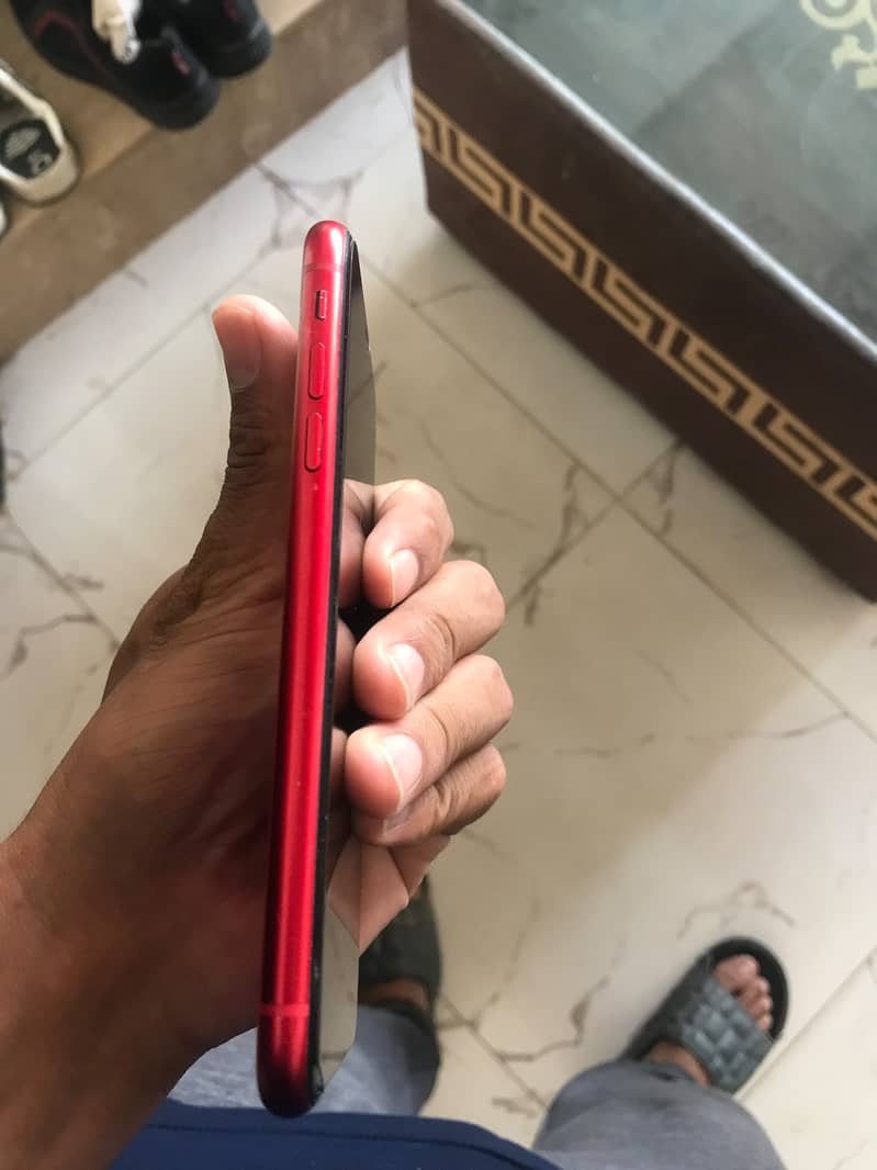 Apple iPhone 11 4