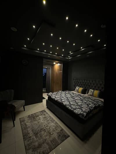 Family and couples friendly 1 bed luxury stort stay apartment available book now call 03001893480