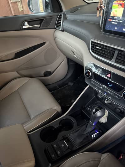 Hyundai Tucson AWD ultimate edition full option