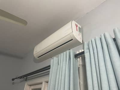 Inverter AC 1.5 Ton Dawlance – Excellent Condition | Energy Sav