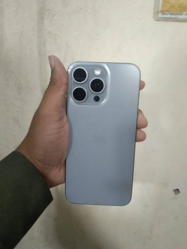 Apple iPhone 15 Pro Max 0
