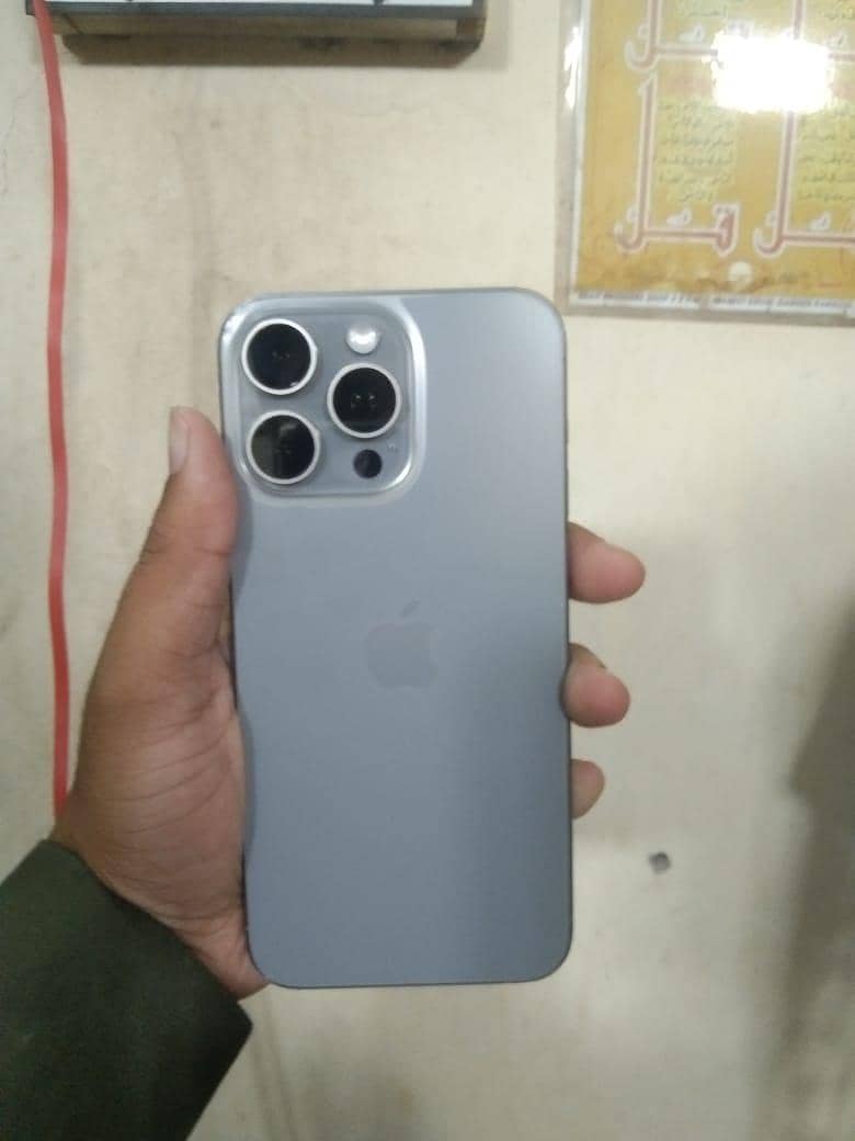 Apple iPhone 15 Pro Max 1