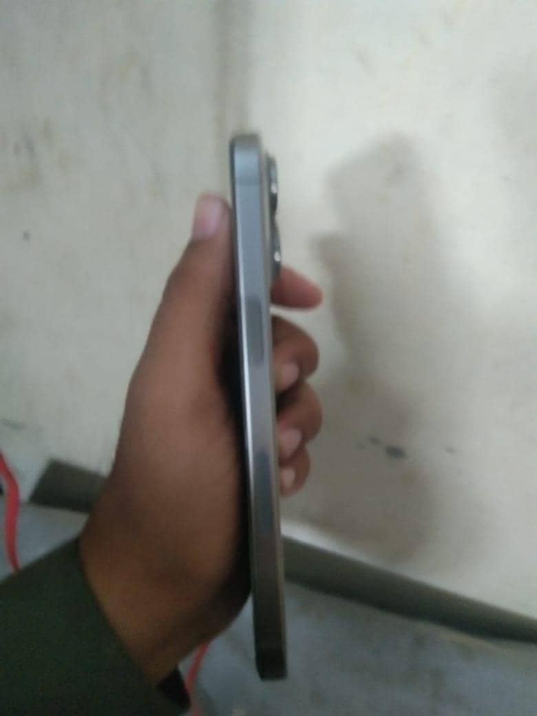 Apple iPhone 15 Pro Max 2