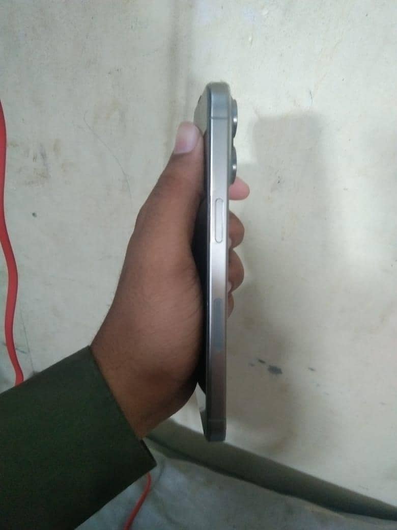 Apple iPhone 15 Pro Max 3