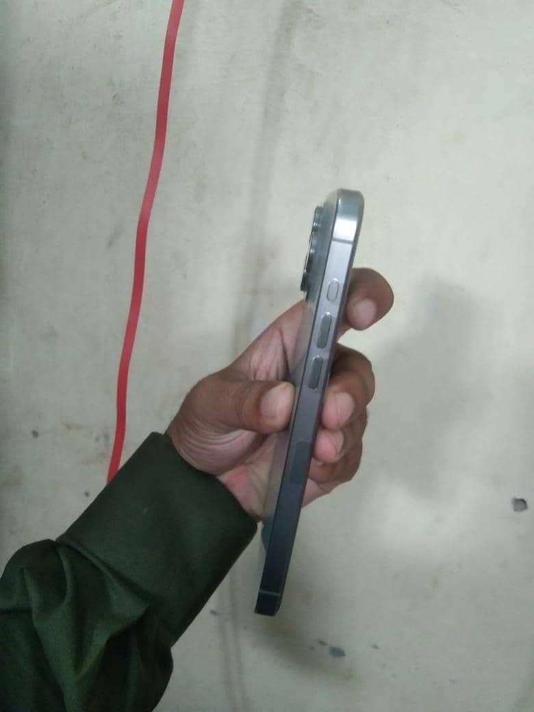 Apple iPhone 15 Pro Max 5