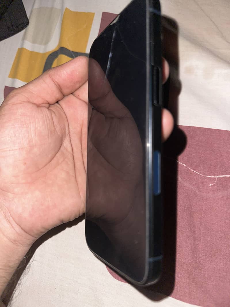 Apple iPhone 13 2