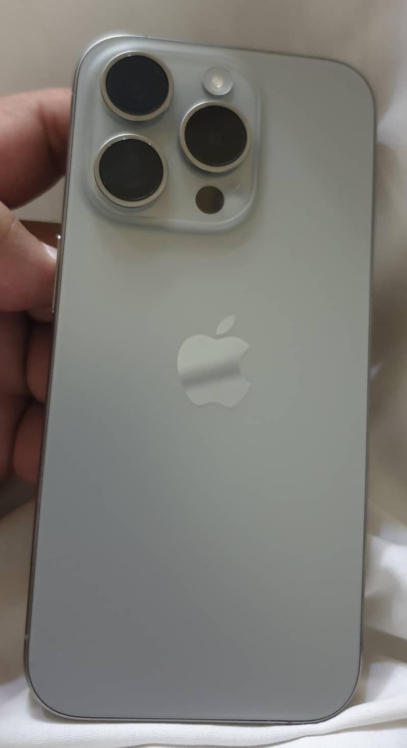 Apple iPhone 15 Pro 3
