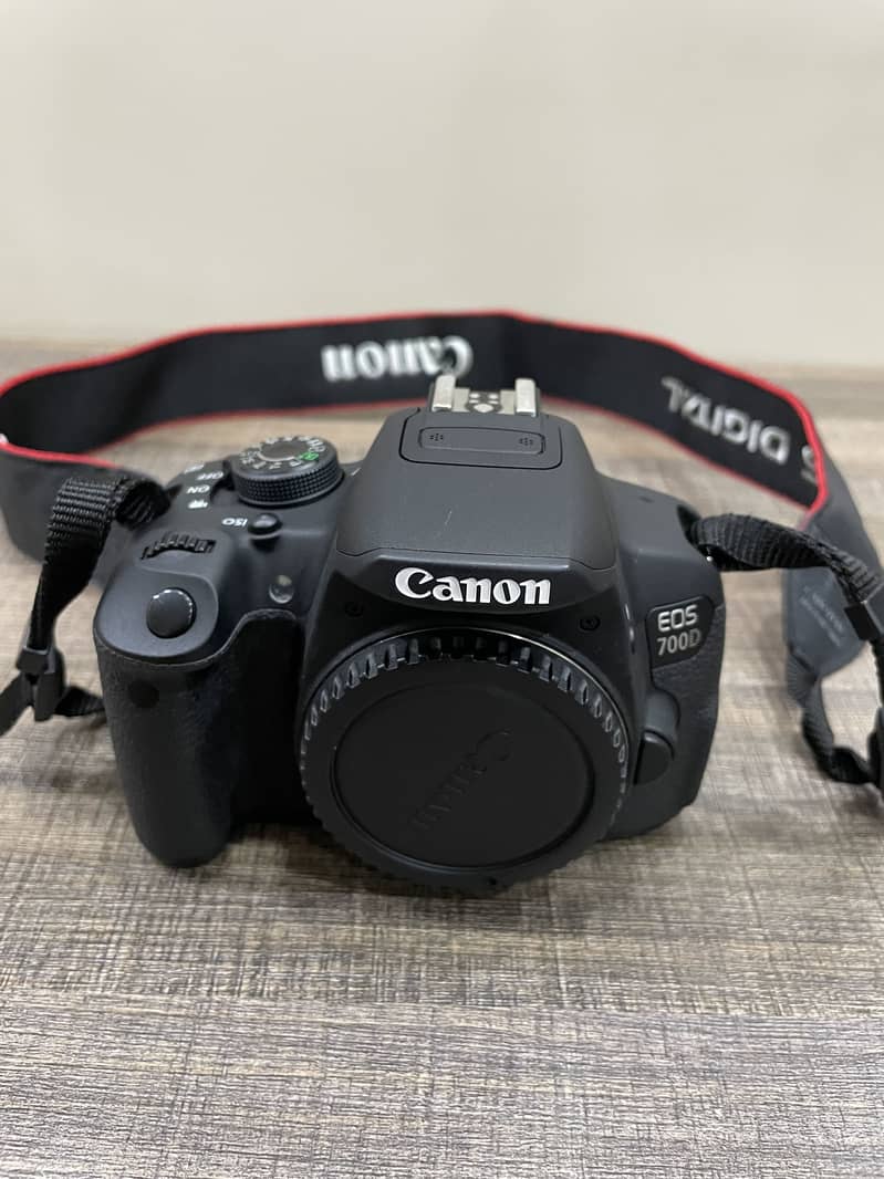 Canon EOS 700D 0