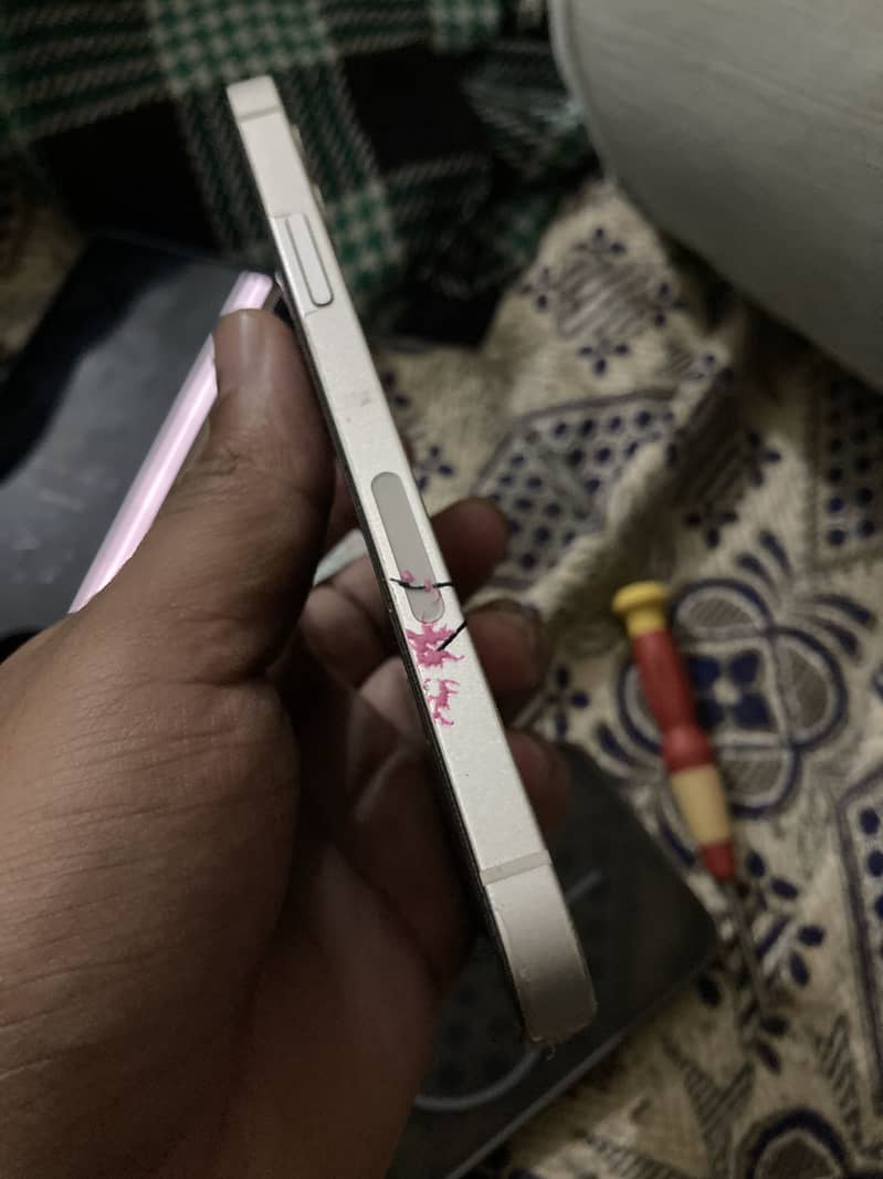 Apple iPhone 12 4