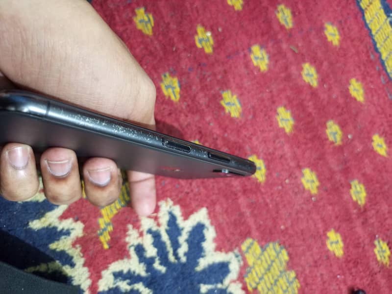 Apple iPhone X 4