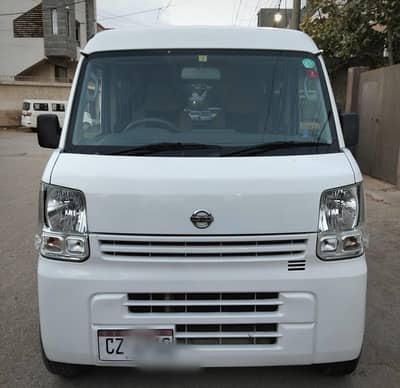 Japanese 660 CC Nissan Clipper van NV 100. B/T hijet every minicab