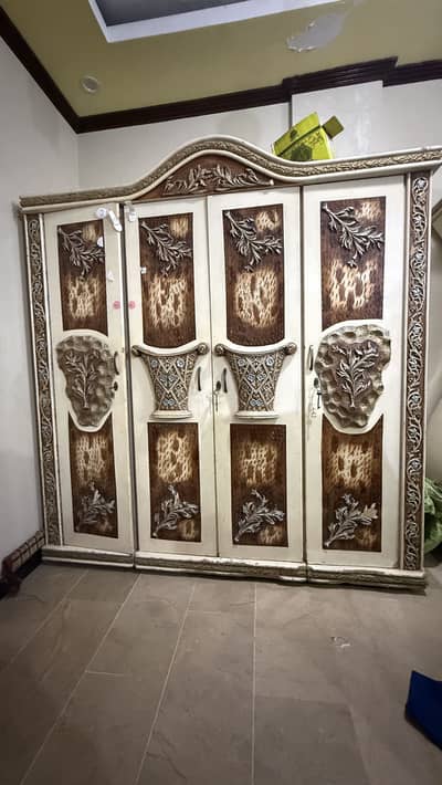 4 pcs bedroom set complete,